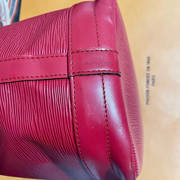 LOUIS VUITTON ❤️🌟 EPI NOE RED SHOULDER BAG ⭐️ - Picture 5 of 10